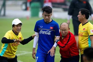 Khi bóng đá Thái Lan khiêu khích thầy Park