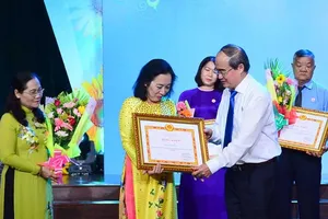 Học Bác Hồ đức dung dị, dám hy sinh