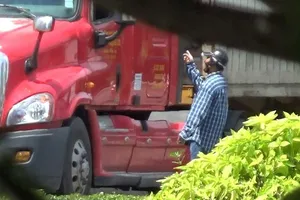 Điều tra: Cận cảnh ‘cò’ dẫn xe qua chốt CSGT