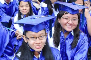 Sinh viên xuất sắc vào làm công chức có gì khác biệt?