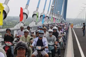 Người miền Tây hân hoan đón cầu dây văng thứ hai qua sông Hậu