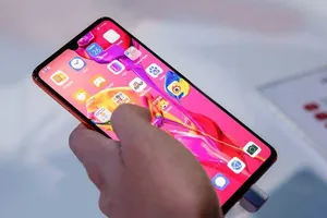 Bị Google, Intel quay lưng, Huawei có con bài gì?