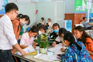 Đổ xô xét học bạ, vào đại học bằng mọi giá