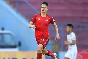 Thay Duy Mạnh bằng trung vệ Việt kiều?