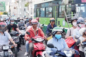 Hiến kế giảm ùn tắc ra vào khu Nam TP.HCM