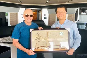 Ông chủ Tottenham tìm cơ hội đầu tư vào TP Cần Thơ