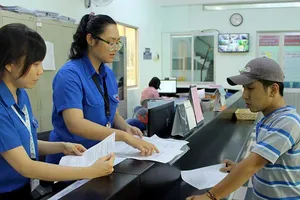 Sáp nhập phường: Dân có phải đổi giấy tờ?