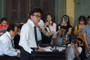 Tranh cãi quyền hành nghề luật nhìn từ một cuộc họp