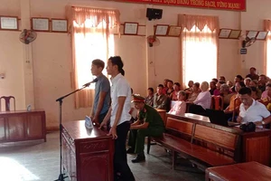 Rượu vào, gặp ai cũng chặn gây sự