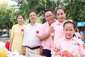 Gia đình 4 thế hệ nâng niu bữa cơm gia đình