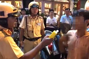 Thổi vào máy đo nồng độ cồn 5-6 lần rồi... bỏ