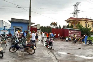 Lo ô nhiễm, dân phong tỏa nhà máy sản xuất phế liệu