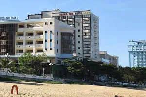 Giải tỏa nhiều khách sạn ‘vàng’ che tầm nhìn ra biển 