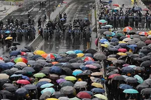 Hong Kong căng thẳng chưa từng có vì bạo lực