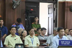 Diễn biến mới kỳ án buôn lậu gỗ tiền tỉ