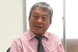 Sếp trường Viễn Đông: Không giữ được uy tín, tôi đi buôn vàng