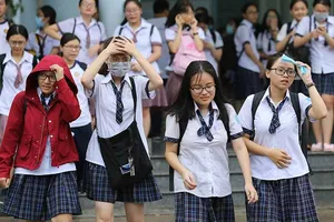 Chấm thi môn tự luận: Ít bài điểm cao