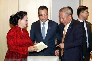 Chủ tịch Quốc hội tiếp các doanh nghiệp Trung Quốc
