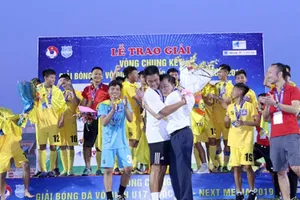 Mai Xuân Hợp từ đội trưởng đội vô địch đến HLV vô địch