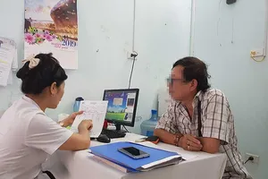 Bi hài chồng đưa vợ đi cai rượu