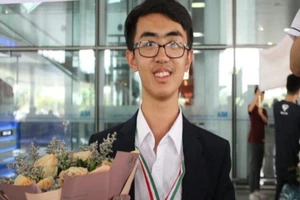 Nam sinh xứ Thanh lập cú đúp huy chương Olympic quốc tế