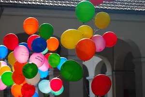 Hãy ngừng thả bóng bay ngày khai giảng!