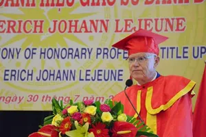 Tặng chủ tịch ‘Trái tim vì trái tim’ danh hiệu giáo sư danh dự