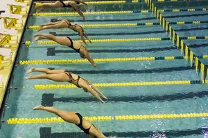 Yoga, bơi lội khỏa thân có thể bị xem là khiêu dâm