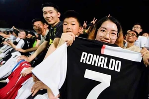 CLB châu Âu sang châu Á làm kinh tế: Không dễ ăn!