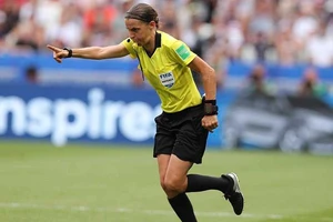 Tại sao UEFA để trọng tài nữ làm trận Siêu cúp châu Âu?