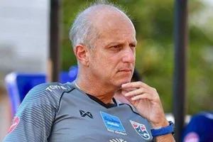 Thái Lan có thêm HLV Brazil giúp bộ đôi ‘sát thủ’
