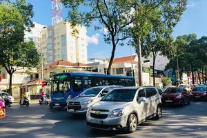 Sở GTVT TP.HCM nói gì về mở làn ưu tiên xe buýt?