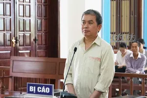 Bí ẩn chiếc áo trắng dính máu trong nghi án giết mẹ ruột