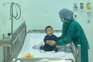 Ca ghép gan thần kỳ giữa ông và cháu 