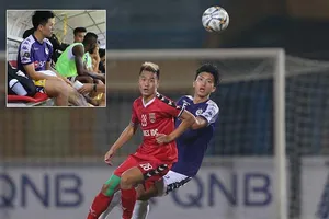 Thầy Park bị gãy hàng thủ