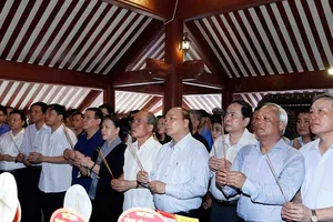 Thủ tướng, Chủ tịch QH dâng hương lên Chủ tịch Hồ Chí Minh