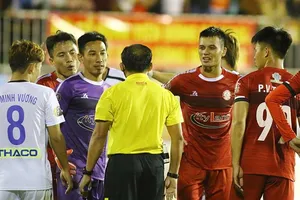 Sợ trọng tài hơn sợ đối thủ