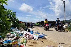 Rác ứ đọng khắp nơi ở Quảng Nam