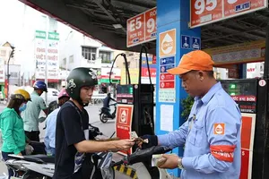 Xăng E5, túi nylon thân thiện môi trường… kêu cứu