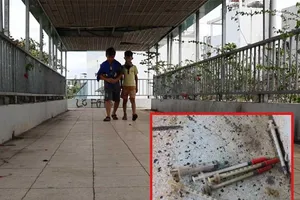 Sở GTVT đề nghị xử lý bơm kim tiêm trên cầu bộ hành