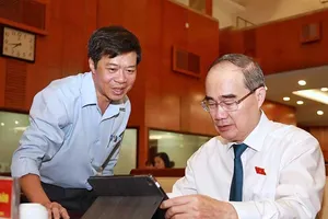 Họp không giấy: Tương tác nhanh, tiết kiệm