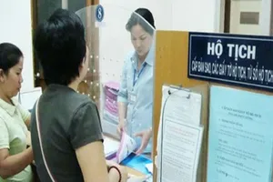 Sau ly hôn, vợ có được tự ý đổi họ cho con?