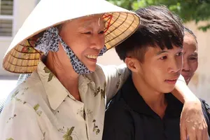 25 giờ đói khát bơi trên biển của bốn ngư dân