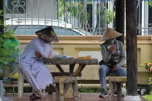 Các chiêu lách luật của hướng dẫn viên người Hàn