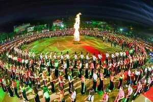 5.000 người múa xòe Thái, xác nhận kỷ lục Guiness thế giới 