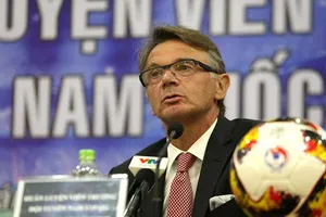 ‘Phù thủy trắng’ và tính kế thừa đội tuyển