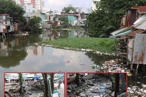 Vứt rác xuống kênh, bao giờ mới hết ngập?
