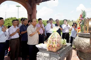 Thủ tướng dâng hương tại Thành cổ Quảng Trị