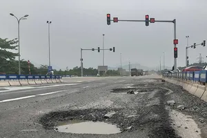 Cao tốc Đà Nẵng - Quảng Ngãi lại hư hỏng