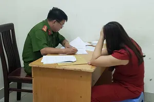 Công an làm việc với người làm biển số, đăng kiểm giả